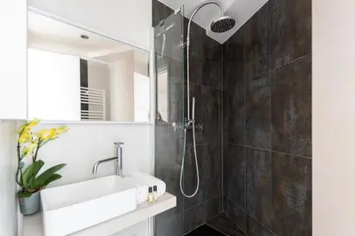 Salle de bains dans l'établissement GuestReady - Stunning Apt near Champs Elysées
