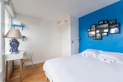 Un ou plusieurs lits dans un hébergement de l'établissement GuestReady - Stunning Apt near Champs Elysées