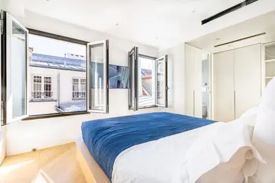 Un ou plusieurs lits dans un hébergement de l'établissement Luxury Flat with AC 
