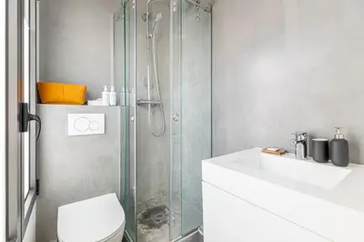 Salle de bains dans l'établissement Luxury Flat with AC 
