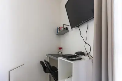 Télévision ou salle de divertissement dans l'établissement RASPAIL Cozy Flat