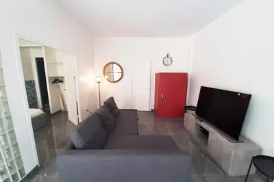 Télévision ou salle de divertissement dans l'établissement Sweet Apartment in Paris Montmartre