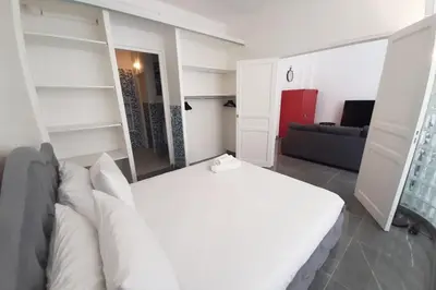 Un ou plusieurs lits dans un hébergement de l'établissement Sweet Apartment in Paris Montmartre