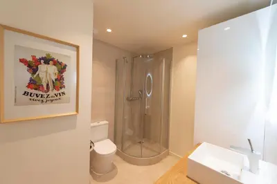Salle de bains dans l'établissement Bistrot