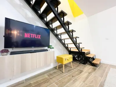 Télévision ou salle de divertissement dans l'établissement LA GRACIEUSE - MILORA INN - Central Paris