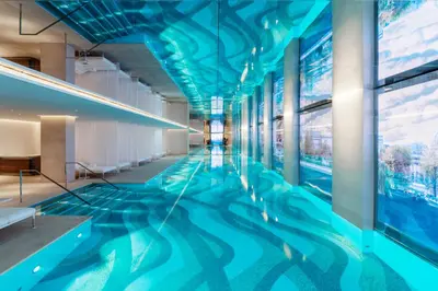 Piscine de l'établissement Cheval Blanc Paris & Dior Spa Cheval Blanc Paris ou située à proximité