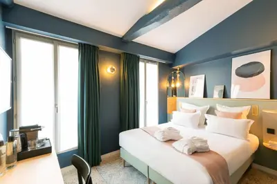 Un ou plusieurs lits dans un hébergement de l'établissement Hôtel Amoi Paris