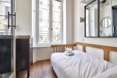 Un ou plusieurs lits dans un hébergement de l'établissement Cute and New Studio Duplex in the Heart of Paris
