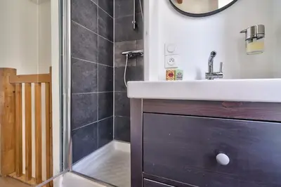 Salle de bains dans l'établissement Cute and New Studio Duplex in the Heart of Paris