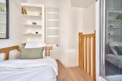 Un ou plusieurs lits dans un hébergement de l'établissement Cute and New Studio Duplex in the Heart of Paris