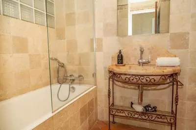 Salle de bains dans l'établissement My Nest Inn Paris Marais - 53m² - 2 chambres - Coeur de Paris