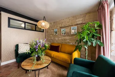 Coin salon dans l'établissement My Nest Inn Paris Marais - 53m² - 2 chambres - Coeur de Paris