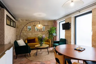 Coin salon dans l'établissement My Nest Inn Paris Marais - 53m² - 2 chambres - Coeur de Paris