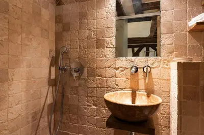 Salle de bains dans l'établissement My Nest Inn Paris Marais - 53m² - 2 chambres - Coeur de Paris