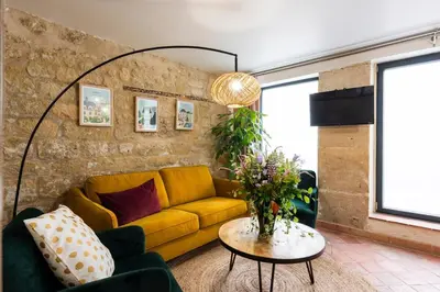Télévision ou salle de divertissement dans l'établissement My Nest Inn Paris Marais - 53m² - 2 chambres - Coeur de Paris