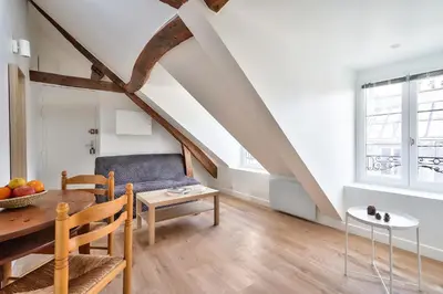 Coin salon dans l'établissement Charming 1 Bedroom Apt in the Heart of Paris (6F)
