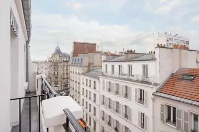 Vue générale sur Paris ou vue de la ville depuis l'hôtel