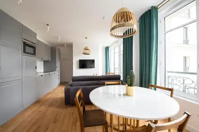 Télévision ou salle de divertissement dans l'établissement O'Lord, 4 Etoiles, Residence de Luxe Champs-Elysees