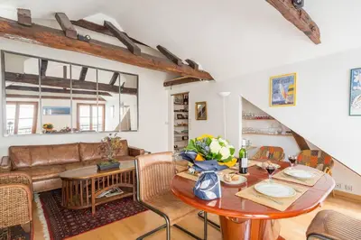 Coin salon dans l'établissement GuestReady - Appartement climatisé rue Cambon