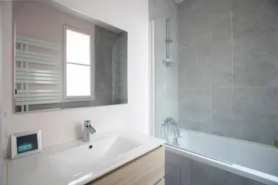 Salle de bains dans l'établissement GuestReady - Apt élégant au cœur d'Auteuil