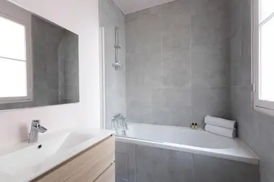 Salle de bains dans l'établissement GuestReady - Apt élégant au cœur d'Auteuil