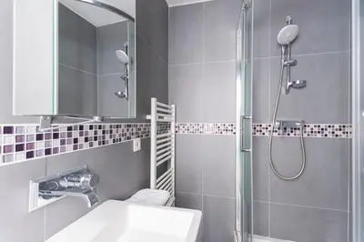 Salle de bains dans l'établissement GuestReady -Cozy Apartment with Eiffel Tower view