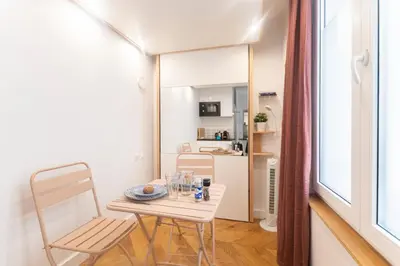 Cuisine ou kitchenette dans l'établissement Super central mini studio - 2 pax, murphy bed