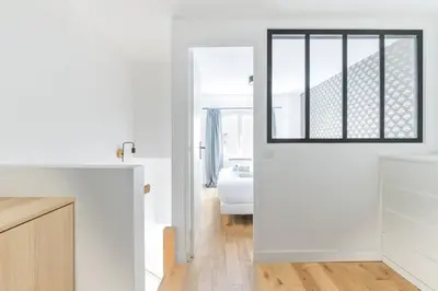 Un ou plusieurs lits dans un hébergement de l'établissement Appartement Duplex de Charme proche de l'opéra Garnier
