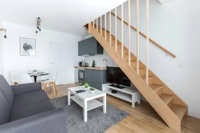 Télévision ou salle de divertissement dans l'établissement Appartement Duplex de Charme proche de l'opéra Garnier