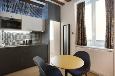 Cuisine ou kitchenette dans l'établissement Rent a Room - Aparts CADET