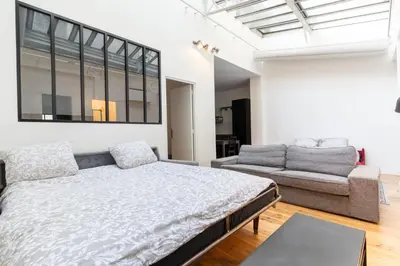 Coin salon dans l'établissement Loft House 3 BR Bastille, Marais AC by LCC Agency
