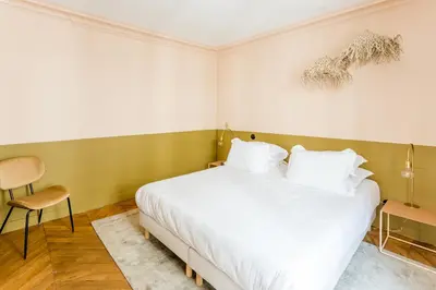 Un ou plusieurs lits dans un hébergement de l'établissement Habitat Parisien - 2BR-2BA - Marais - Centre Pompidou