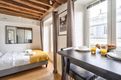 Un ou plusieurs lits dans un hébergement de l'établissement The Perfect Studio in the Heart of Paris (5M)