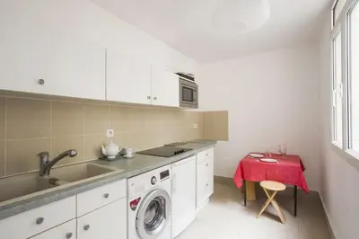 Cuisine ou kitchenette dans l'établissement Chuquet par Locappart - Lumineux & Art Deco