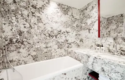 Salle de bains dans l'établissement Hôtel Prince de Conti - Hôtel Rénové