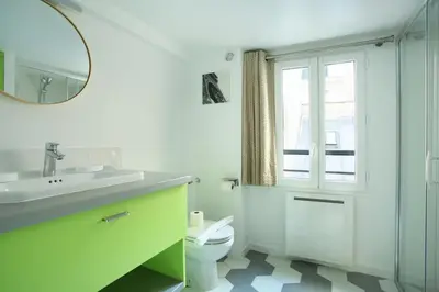 Salle de bains dans l'établissement Résidence Le Marais by Studio prestige