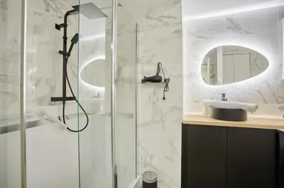 Salle de bains dans l'établissement Apartement Le Marais by Studio prestige