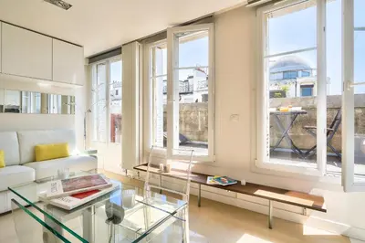 Coin salon dans l'établissement Designed Studio with AC-Terrasse Vue Tour Eiffel