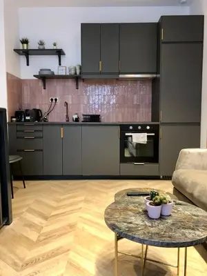 Cuisine ou kitchenette dans l'établissement NEW Eiffel Tour ! Splendid Apartments in the Heart of Paris