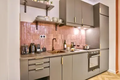 Cuisine ou kitchenette dans l'établissement NEW Eiffel Tour ! Splendid Apartments in the Heart of Paris