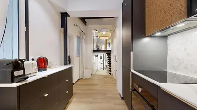 Cuisine ou kitchenette dans l'établissement 194 Suite Maison parisienne