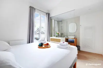 Un ou plusieurs lits dans un hébergement de l'établissement Beautiful apartment- 3BR-10P - Montparnasse