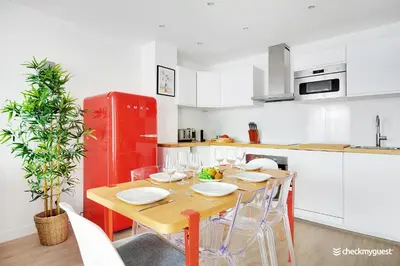 Cuisine ou kitchenette dans l'établissement Beautiful apartment- 3BR-10P - Montparnasse