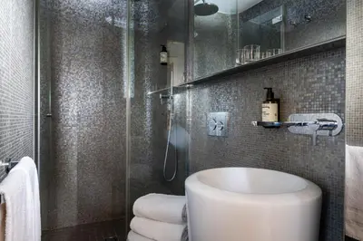 Salle de bains dans l'établissement Hôtel Sophie Germain