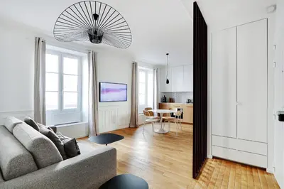Télévision ou salle de divertissement dans l'établissement Pick A Flat's Apartment in Marais/Oberkampf - bvd du Temple