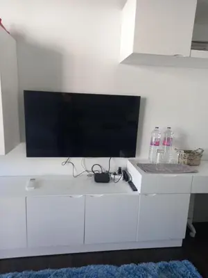 Télévision ou salle de divertissement dans l'établissement Parisian Sparkle Retreat, 150m from American Hospital