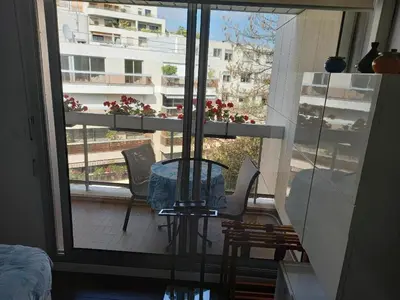 Balcon ou terrasse dans l'établissement Parisian Sparkle Retreat, 150m from American Hospital