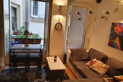 Coin salon dans l'établissement Cozy apt Heart of Paris, 3 mins Louvre