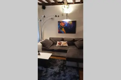 Coin salon dans l'établissement Cozy apt Heart of Paris, 3 mins Louvre