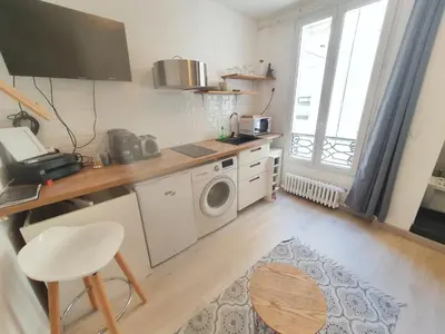 Cuisine ou kitchenette dans l'établissement Home Sweet Home Champs Elysées